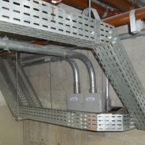 ELETROCALHA PARA CIRCUITOS – Muito utilizada em industriais, comerciais, prédios, igreja, mercados, salões de festas etc... Onde há necessidade e praticidade para passagem de múltiplos elétricos.