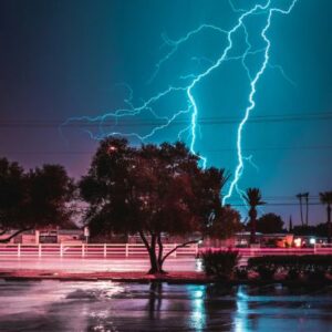 PROTEÇÃO CONTRA SURTOS E RAIOS ELÉTRICOS- São dispositivos de proteção e segurança que protege seu patrimônio contra: Raios elétricos, interferências e falta de energia elétrica constante. Impedidos que estes surtos elétricos indesejáveis cheguem à edificação. Evitando assim, acidentes de incêndios e danos ao patrimônio não permitindo a queimem de aparelhos elétricos e eletrônicos.