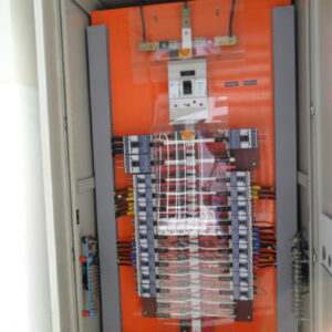 QUADRO SECUNDÁRIO DE DISTRIBUIÇÃO - Onde concentra-se toda carga de um determinado ponto da edificação. Responsável pela distribuição dos circuitos para os equipamentos elétricos e eletrônicos.